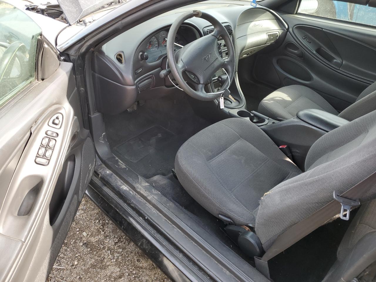 2000 Ford Mustang VIN: 1FAFP4441YF213628 Lot: 81246005