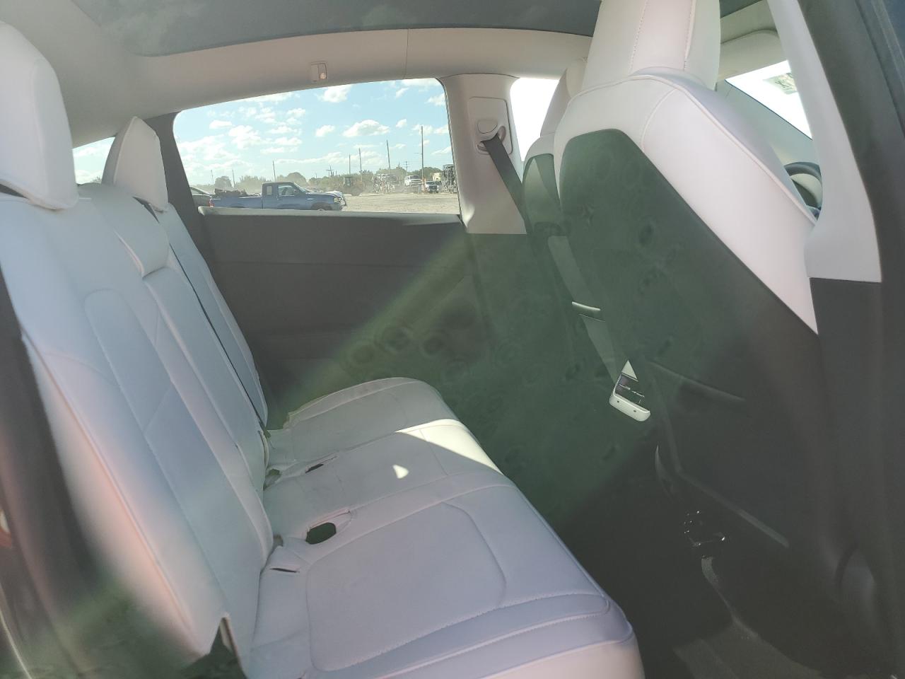 2024 Tesla Model Y VIN: 7SAYGDED1RF047167 Lot: 82416885