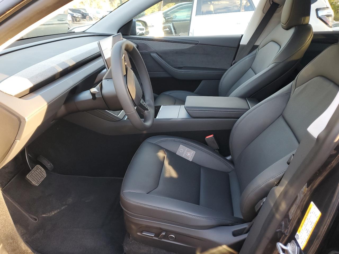 2026 Tesla Model Y VIN: 7SAYGDED0TA438430 Lot: 85911215