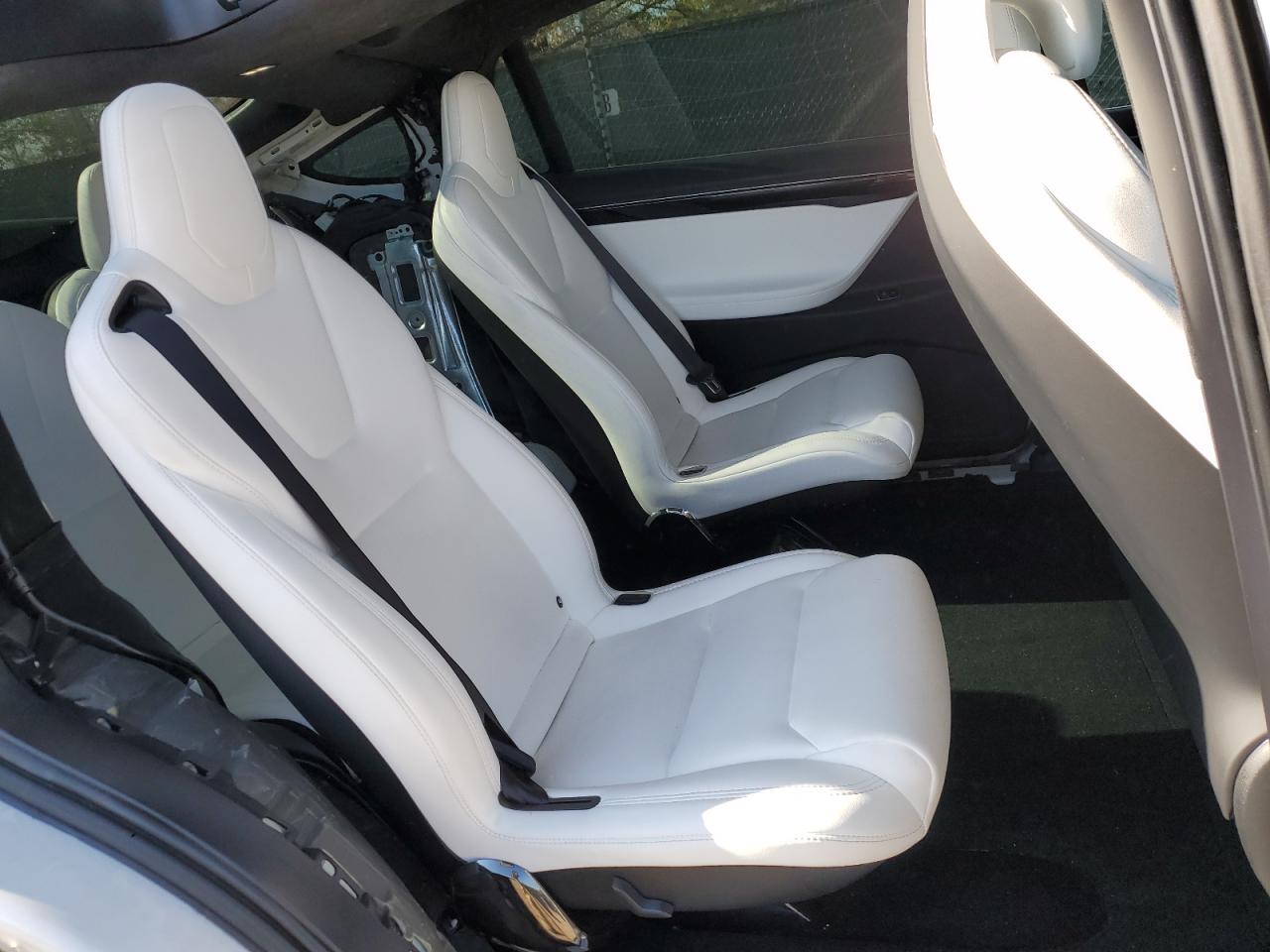 2018 Tesla Model X VIN: 5YJXCBE4XJF085834 Lot: 90055105