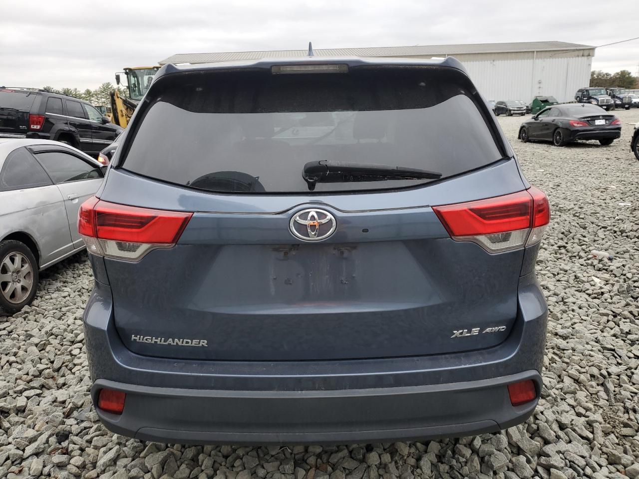 2018 Toyota Highlander Se VIN: 5TDJZRFH8JS846015 Lot: 82750395