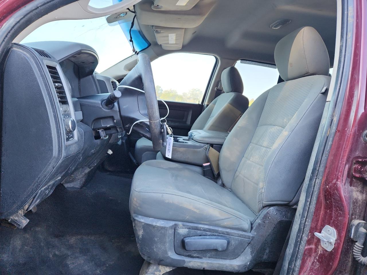 2018 Ram 1500 St VIN: 1C6RR6FG3JS299128 Lot: 86148405