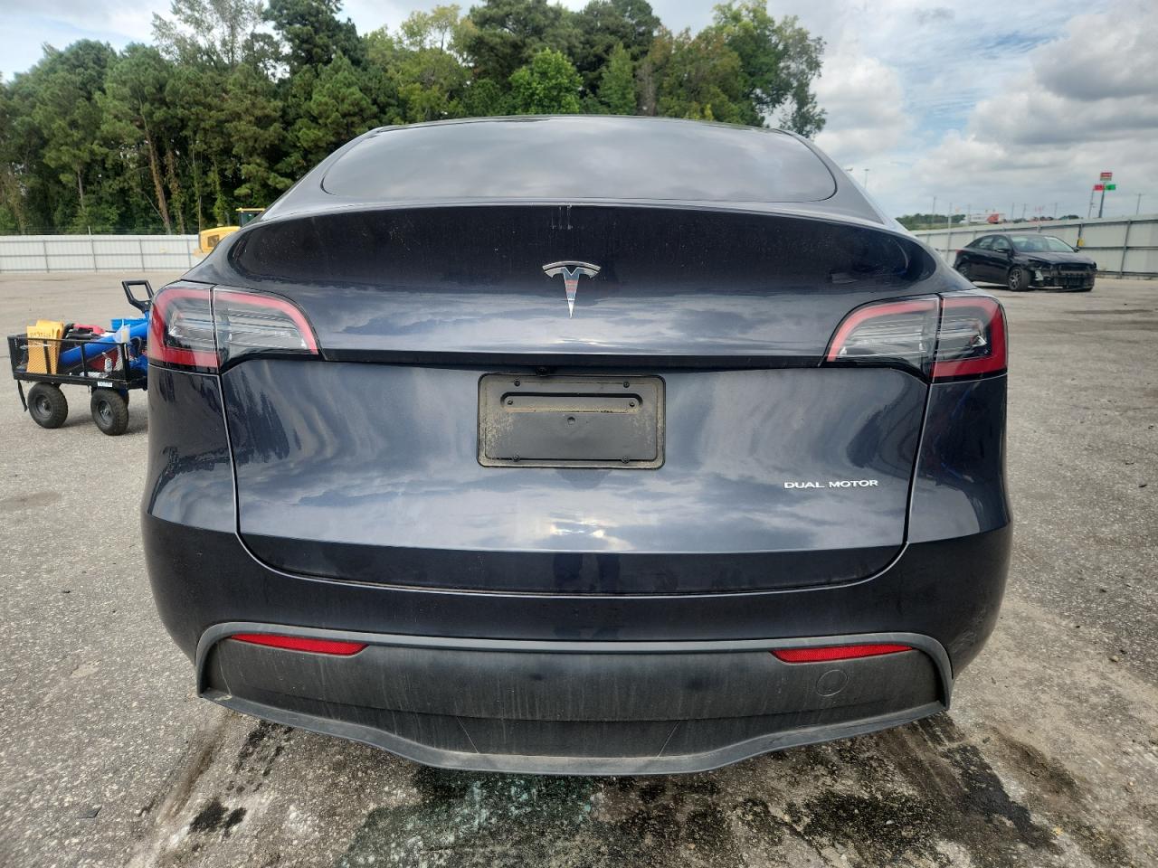 2025 Tesla Model Y VIN: 7SAYGDEE4SA360130 Lot: 81943085