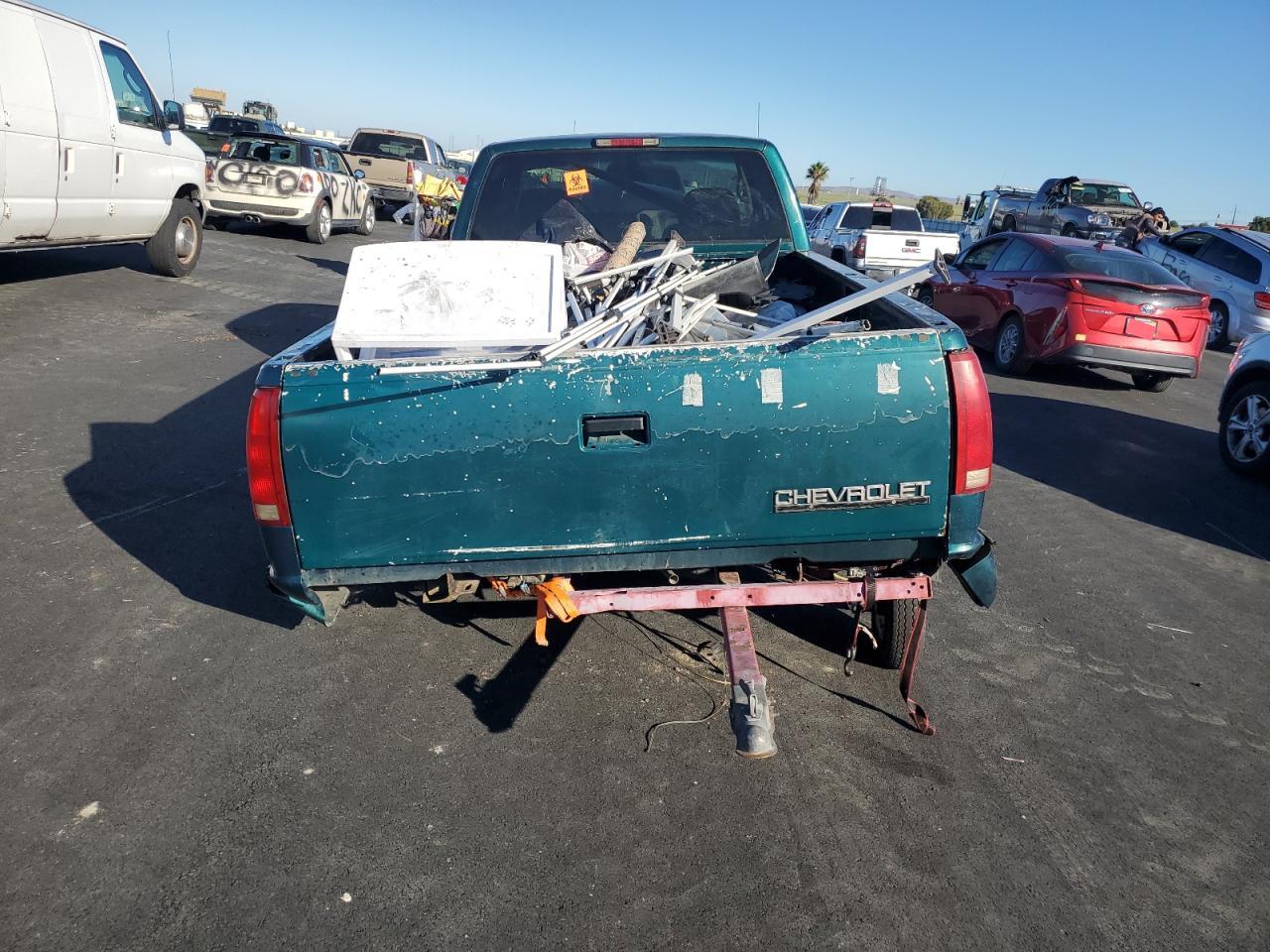 1998 Chevrolet Gmt-400 K2500 VIN: 1GCGK29R6WE210393 Lot: 90634375