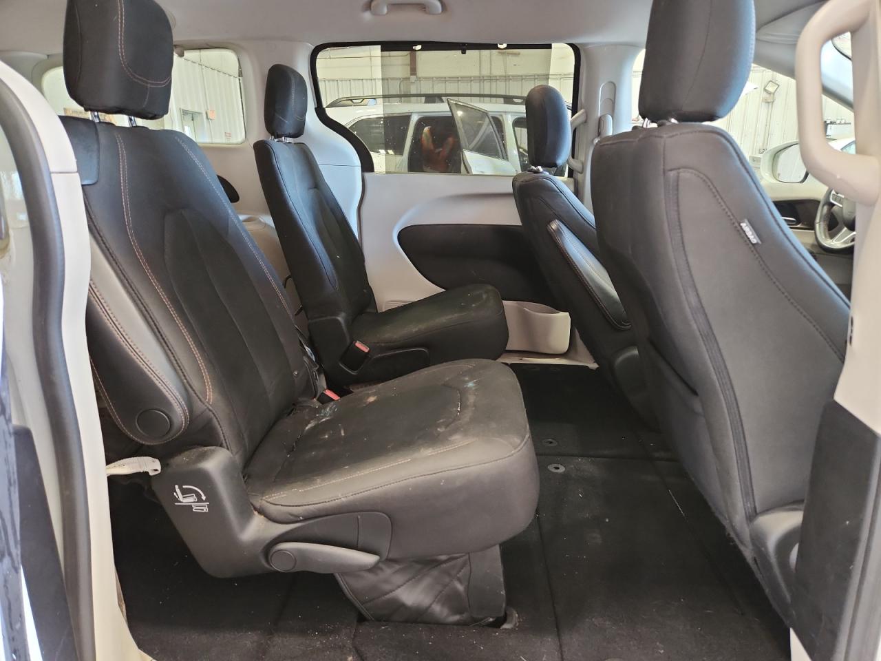 2019 Chrysler Pacifica Touring Plus VIN: 2C4RC1FGXKR640038 Lot: 82352005