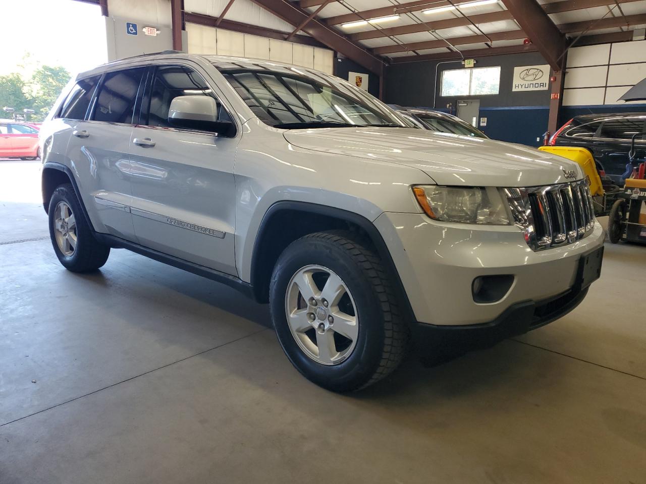 1C4RJFAG8CC160214 JEEP GRAND CHER 2012 SILVER Photo 4