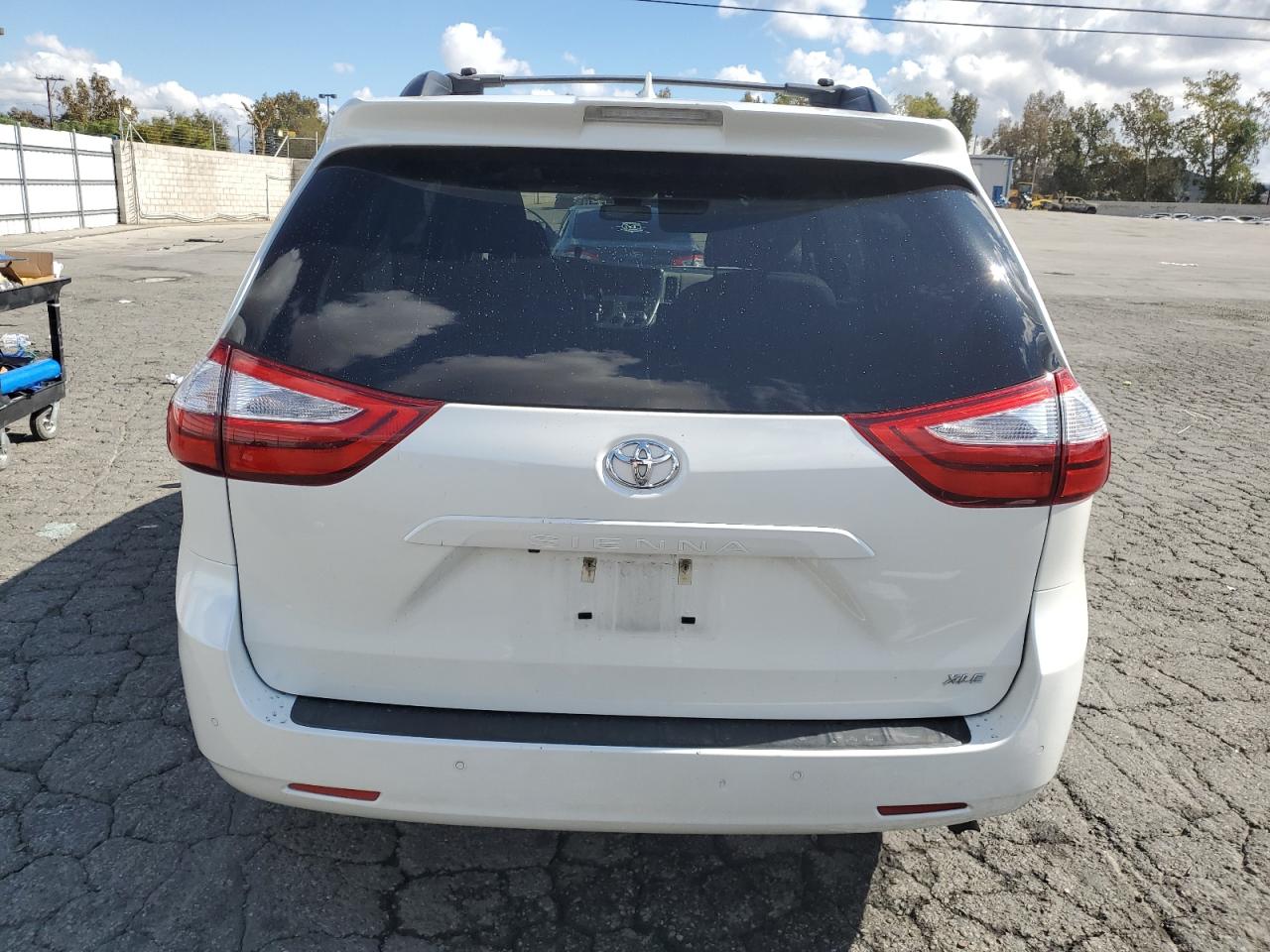 2018 Toyota Sienna Xle VIN: 5TDYZ3DC3JS925711 Lot: 86405475
