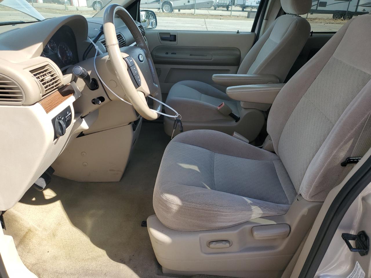 2005 Ford Freestar Sel VIN: 2FMZA52265BA92359 Lot: 81984135