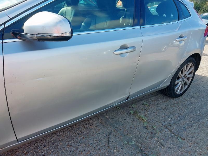 2014 VOLVO V40 SE LUX NAV D3 