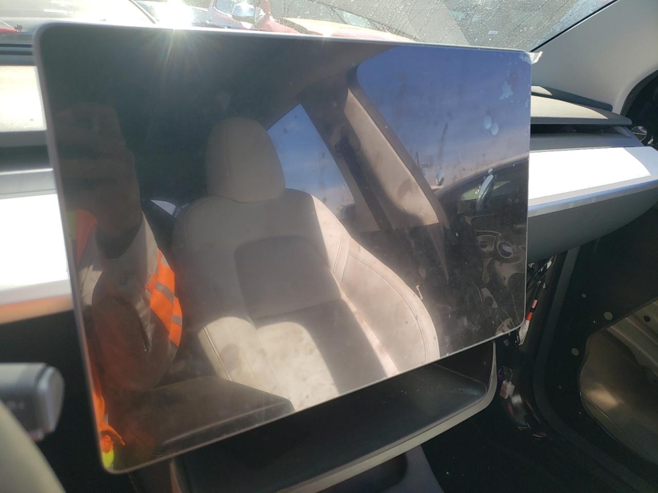 2024 Tesla Model Y VIN: 7SAYGDEE0RA219730 Lot: 84420365