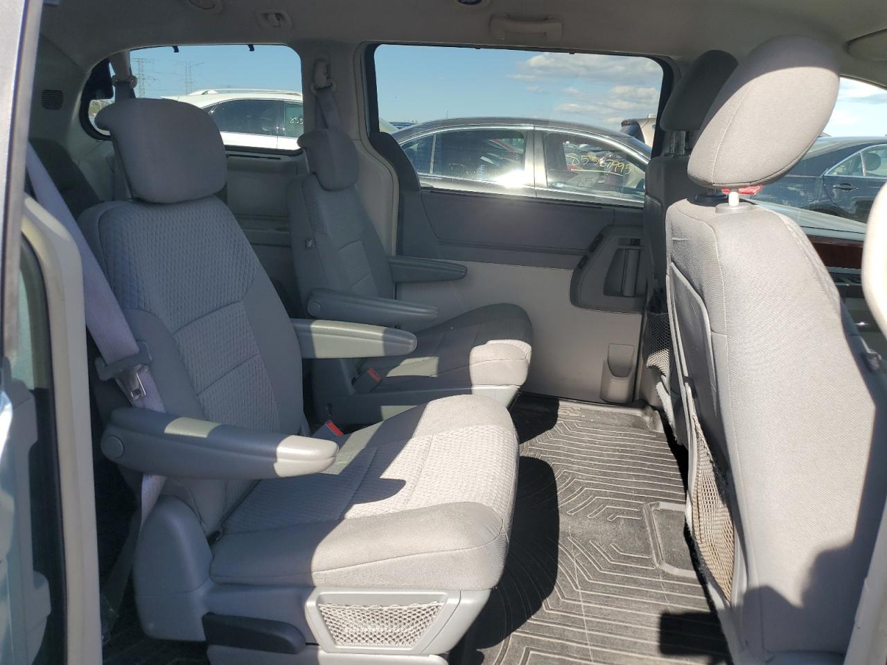 2009 Chrysler Town & Country Touring VIN: 2A8HR54169R539663 Lot: 82249775