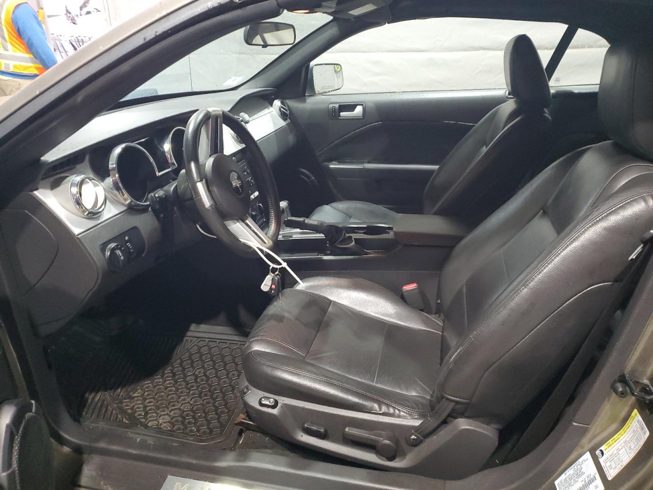 2005 Ford Mustang VIN: 1ZVFT84NX55227418 Lot: 84975425