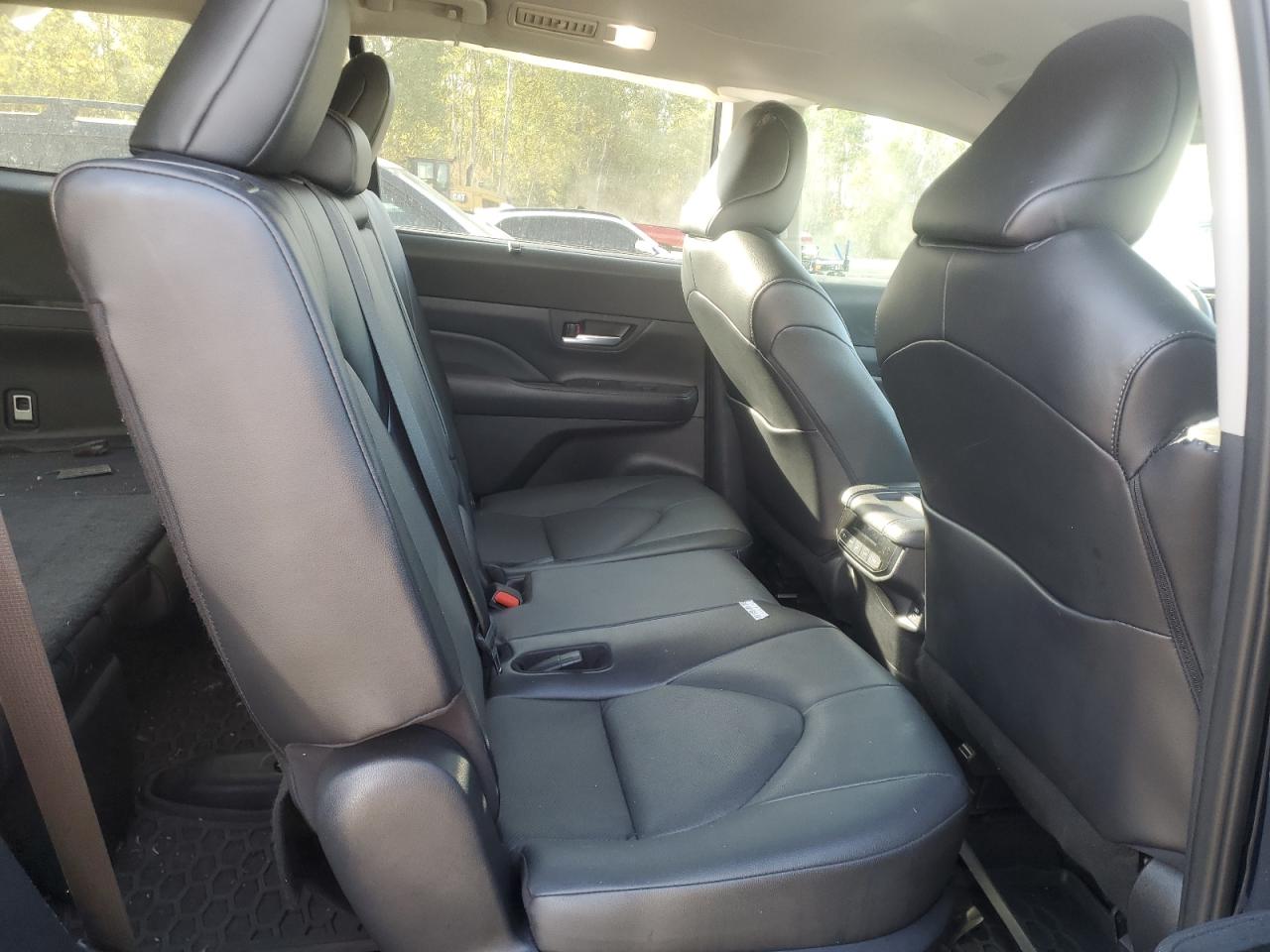 2024 Toyota Grand Highlander Xle VIN: 5TDAAAB57RS010860 Lot: 86142475