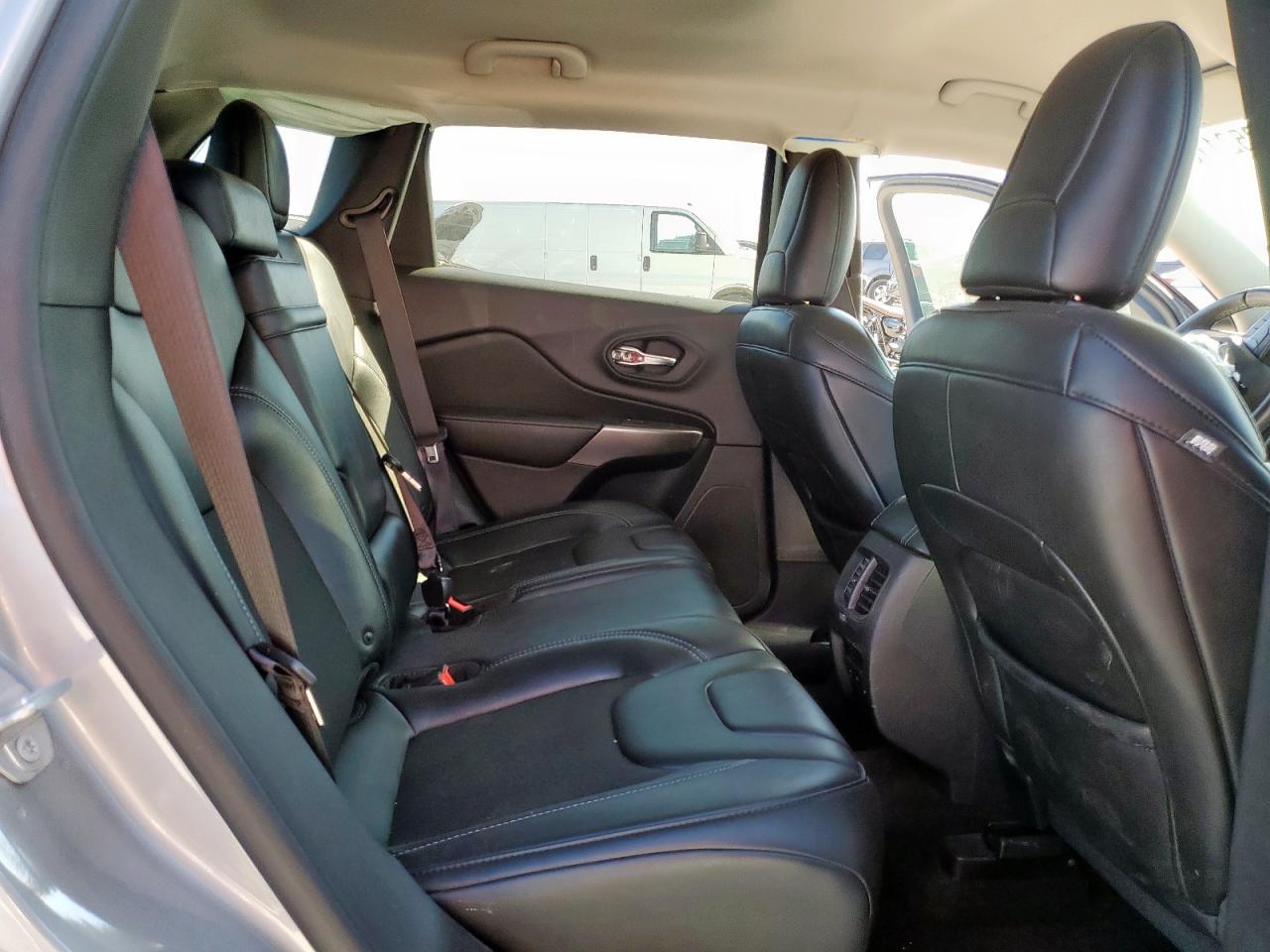 2019 Jeep Cherokee Latitude Plus VIN: 1C4PJLLB8KD240662 Lot: 86252415