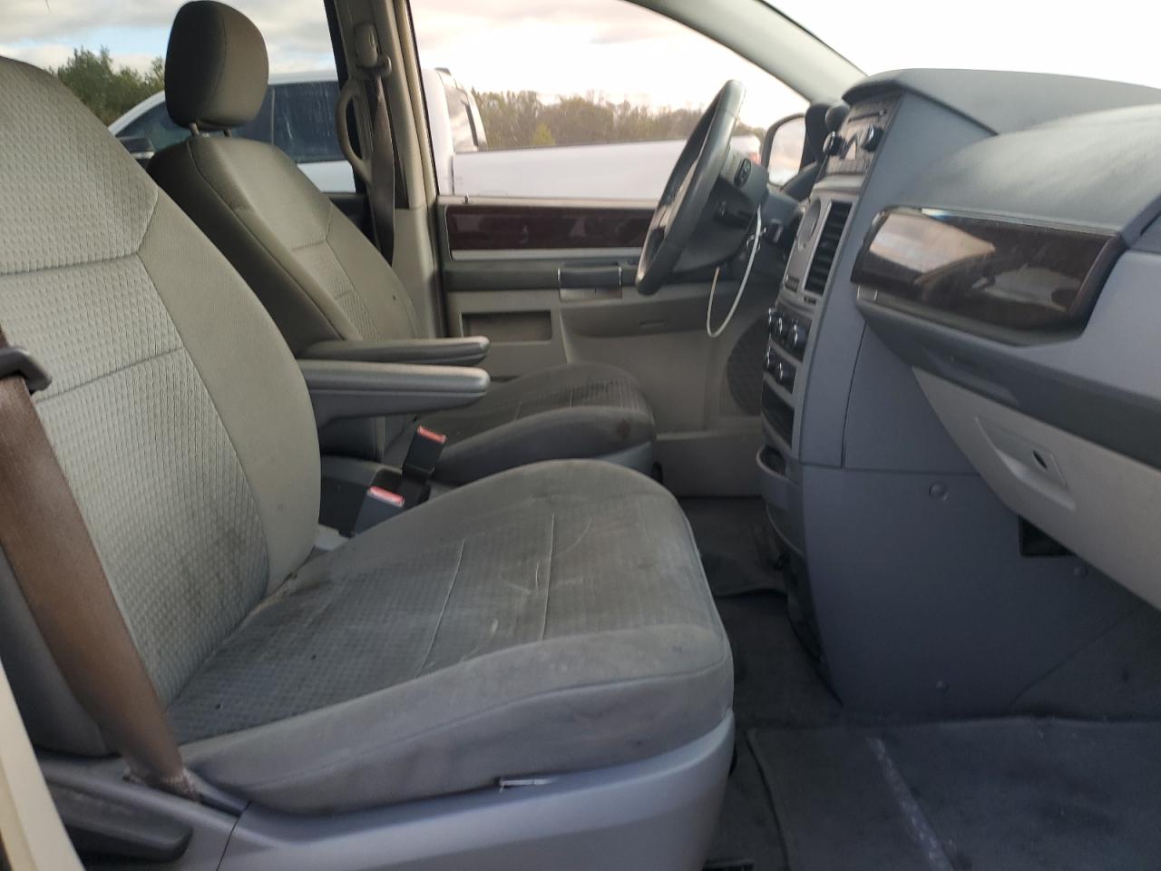 2010 Chrysler Town & Country Touring VIN: 2A4RR5D18AR229010 Lot: 86647815