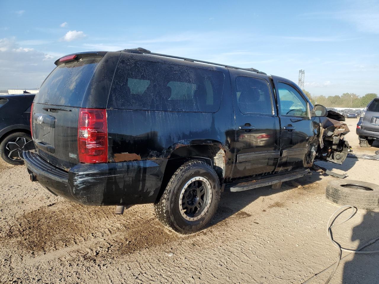 2011 Chevrolet Suburban C1500 Ls VIN: 1GNSCHE04BR199387 Lot: 85268875