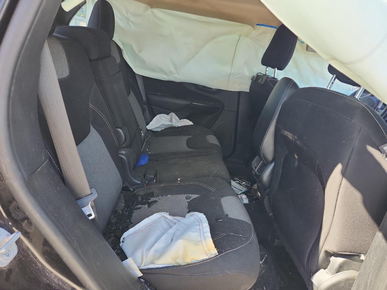 2014 Jeep Cherokee Latitude VIN: 1C4PJMCS2EW272795 Lot: 90243275