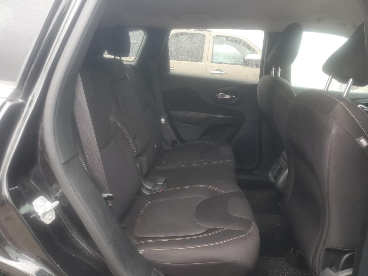 2015 Jeep Cherokee Latitude VIN: 1C4PJMCS0FW668077 Lot: 82475975