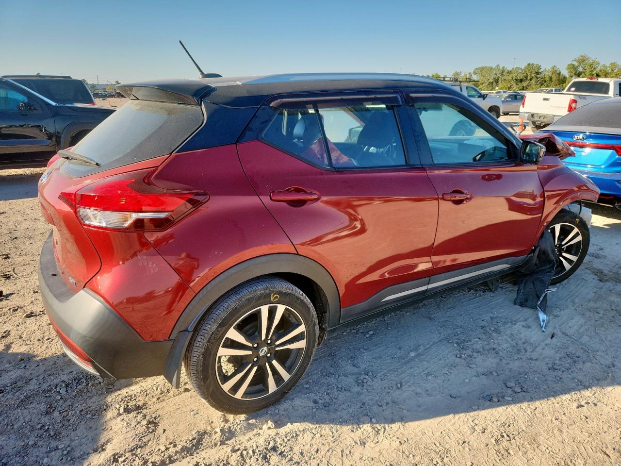 2019 Nissan Kicks S red null gas 3N1CP5CU4KL537015 photo #4