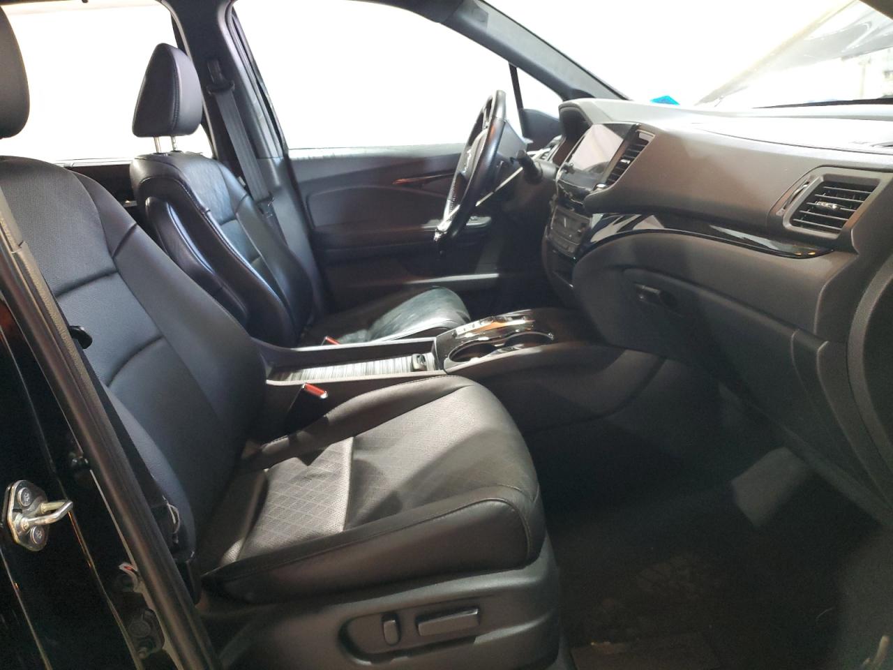 2020 Honda Passport Touring VIN: 5FNYF8H91LB013588 Lot: 86813545