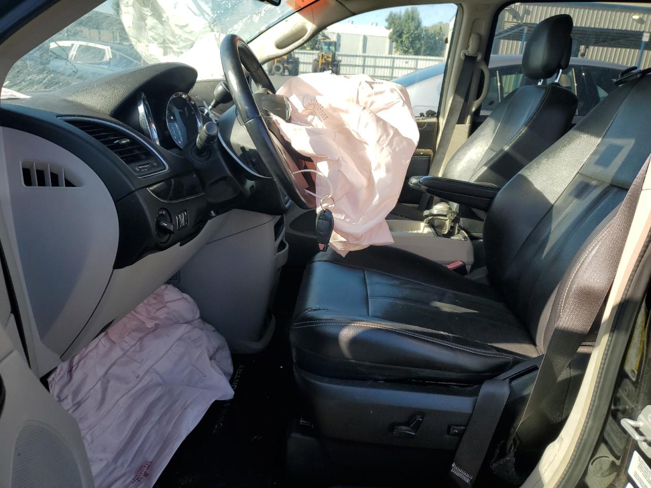 2015 Chrysler Town & Country Touring VIN: 2C4RC1BG9FR577347 Lot: 85853375