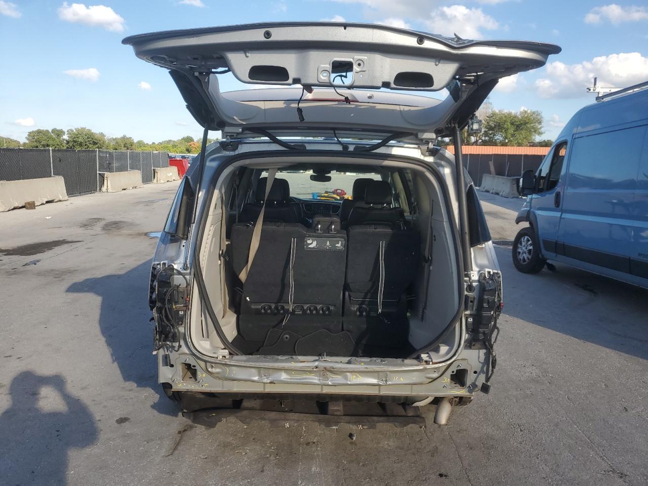 2019 Chrysler Pacifica Touring L VIN: 2C4RC1BG9KR540129 Lot: 90339685