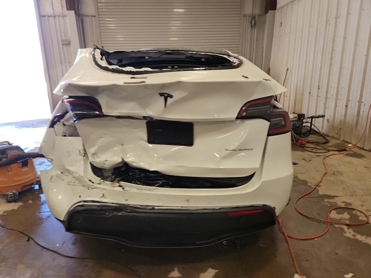 2022 Tesla Model Y VIN: 7SAYGDEE1NF392086 Lot: 90856665