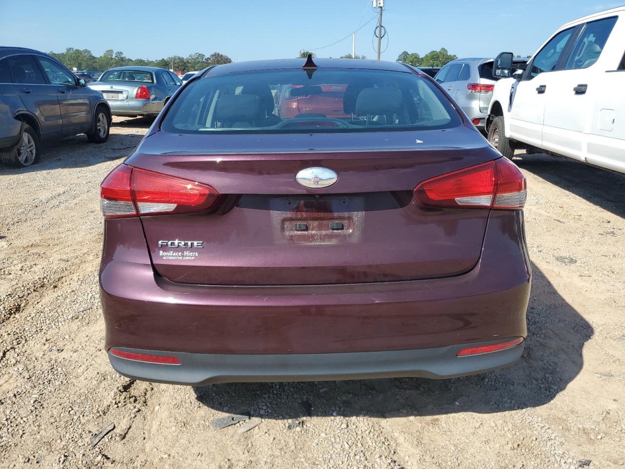 2018 Kia Forte Lx VIN: 3KPFK4A71JE266319 Lot: 82354755