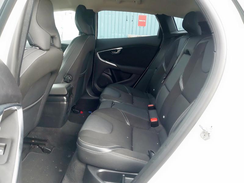 2017 VOLVO V40 T3 [152] MOMENTUM 5DR GEARTRONIC