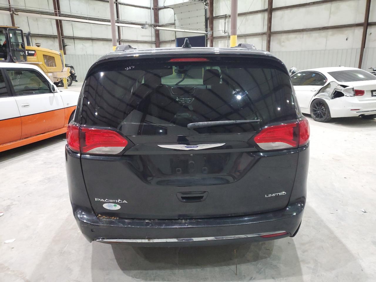 2018 Chrysler Pacifica Limited VIN: 2C4RC1GG0JR170857 Lot: 86824025