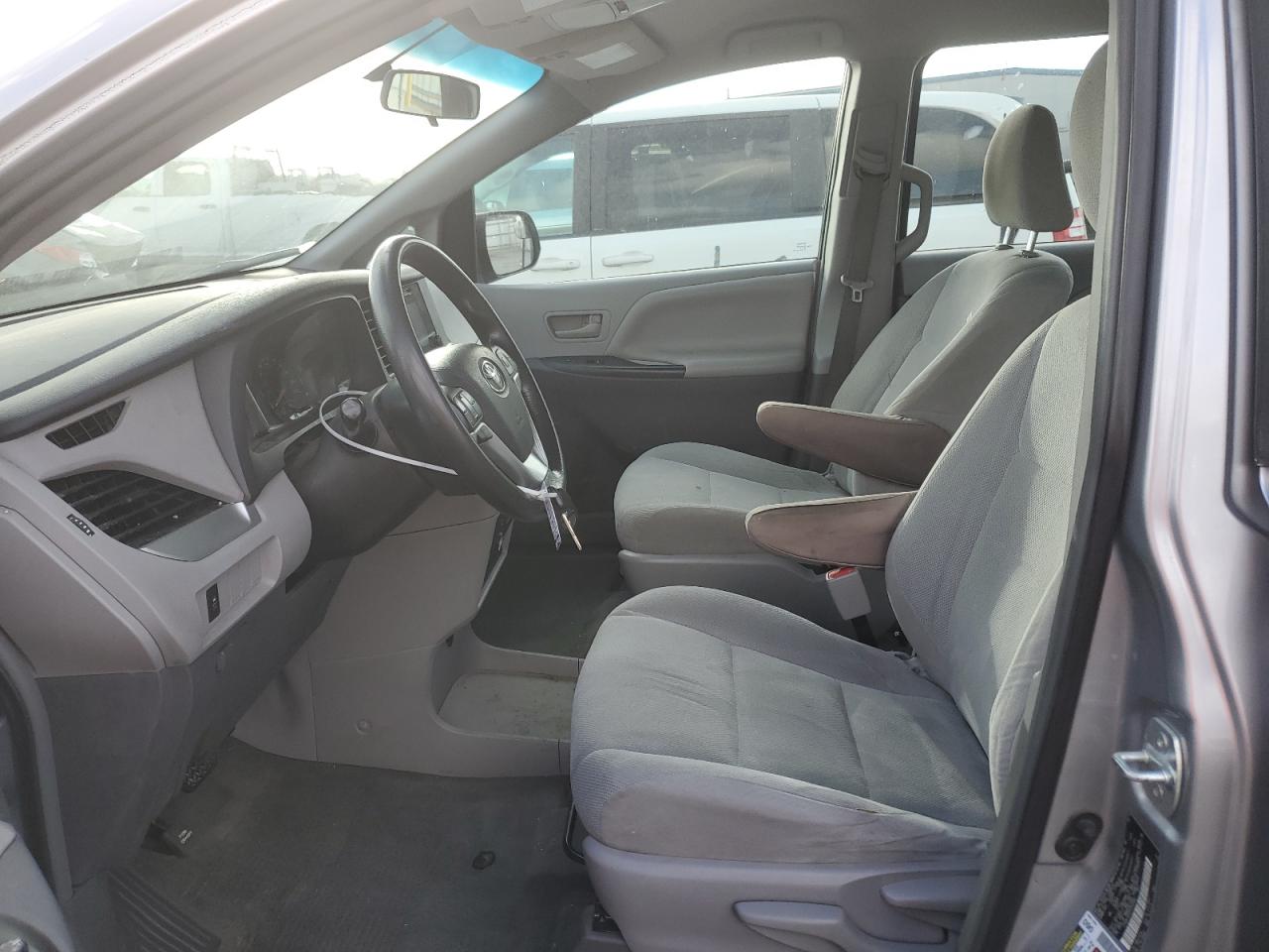 2015 Toyota Sienna VIN: 5TDZK3DC2FS546988 Lot: 86527525