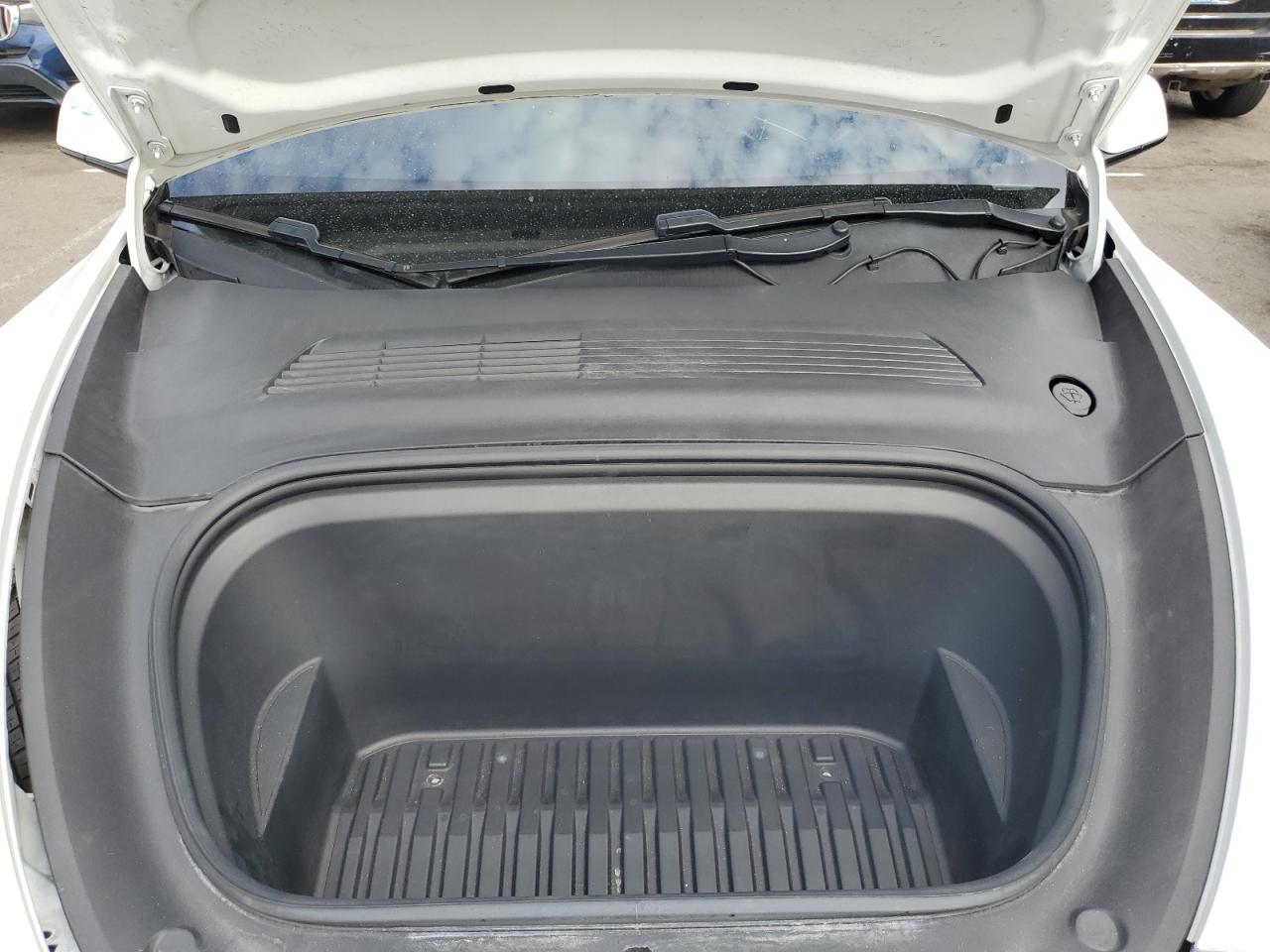 2020 Tesla Model Y VIN: 5YJYGDEE4LF015679 Lot: 84949365