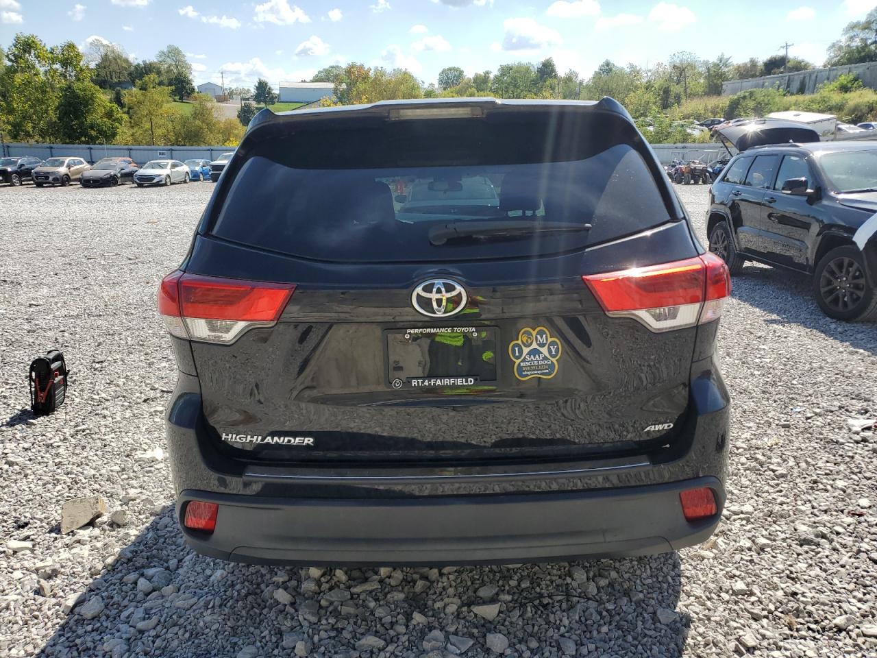 2018 Toyota Highlander Le VIN: 5TDBZRFH6JS875677 Lot: 85161635