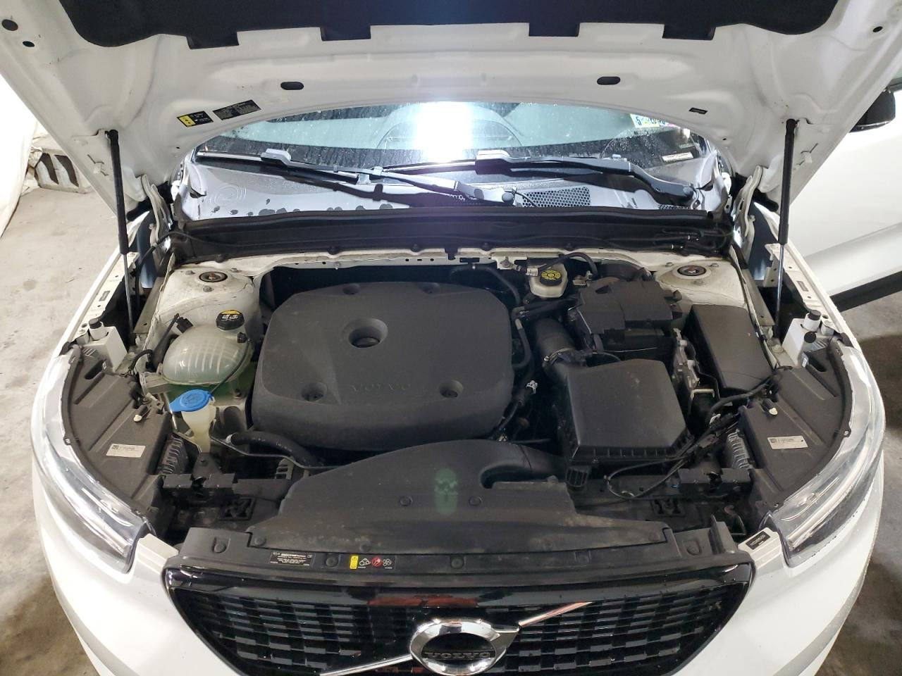 2021 Volvo Xc40 T5 R-Design VIN: YV4162UM2M2545264 Lot: 86823415