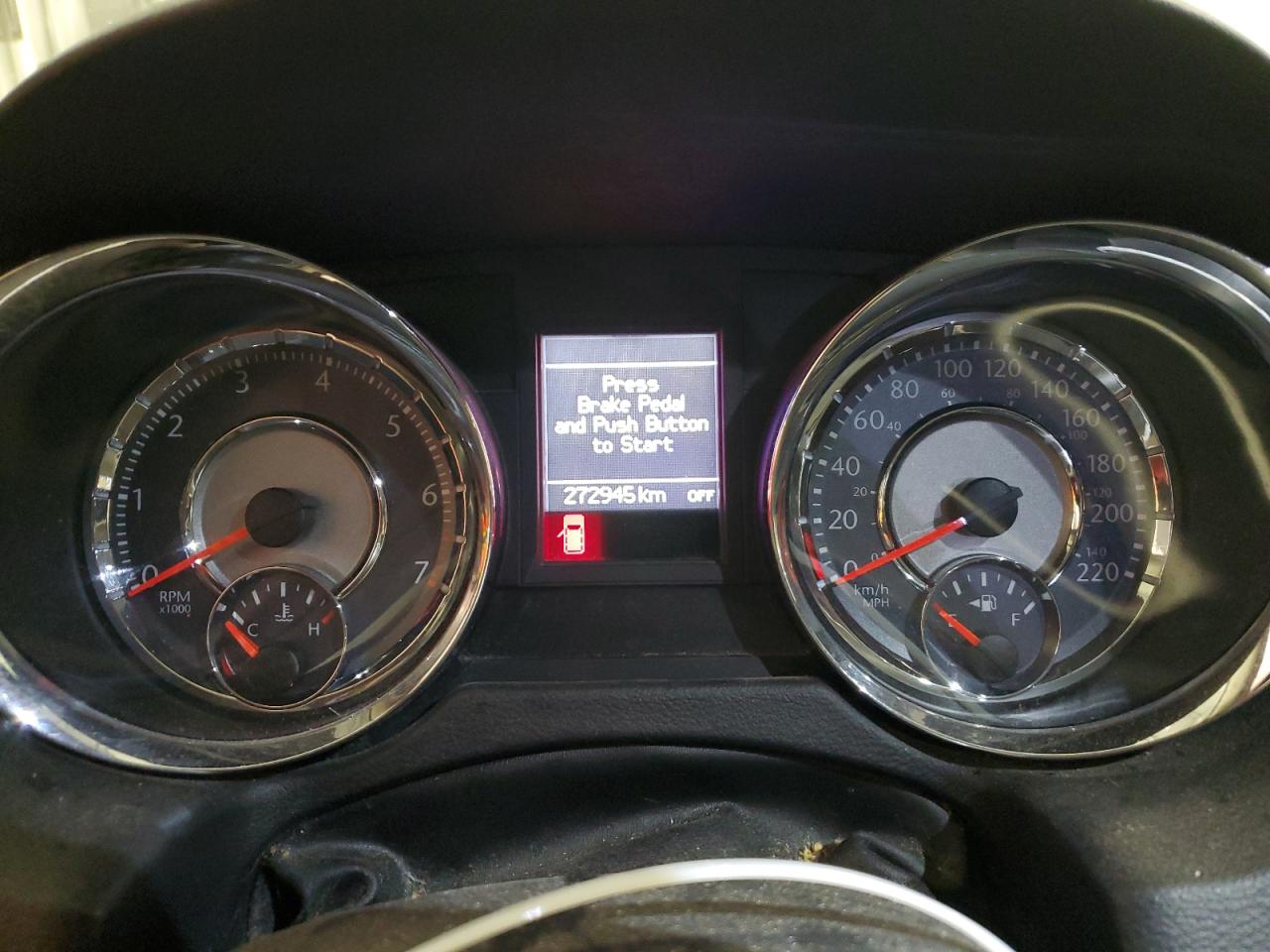 2016 Chrysler Town & Country Touring L VIN: 2C4RC1CGXGR285688 Lot: 82748405