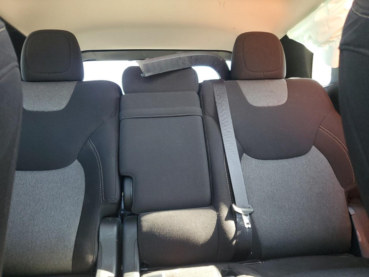 2018 Jeep Cherokee Latitude VIN: 1C4PJLCB4JD615820 Lot: 84973765