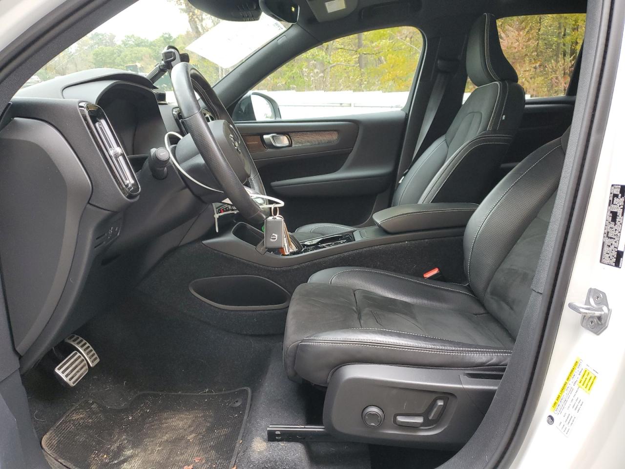 2021 Volvo Xc40 T5 R-Design VIN: YV4162UM5M2450875 Lot: 86076795