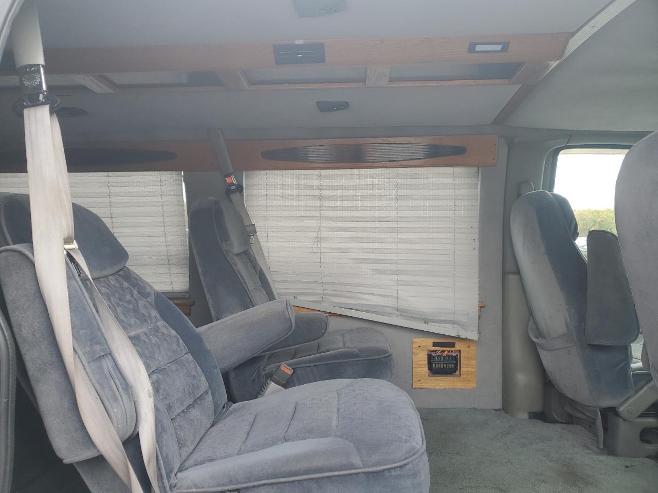 2000 Chevrolet Express G1500 VIN: 1GBFG15R8Y1240748 Lot: 82499705