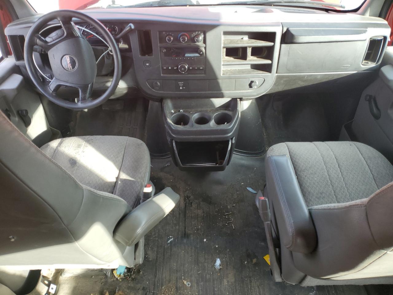 2008 GMC Savana Delivery Van VIN: 1GTGG29C881133744 Lot: 90353895