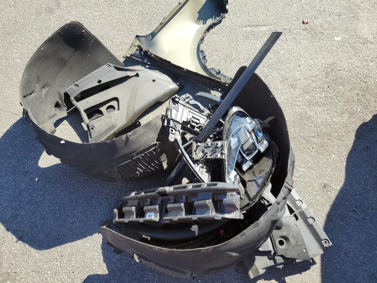 2017 Porsche Cayenne Turbo VIN: WP1AC2A24HLA93038 Lot: 81943455