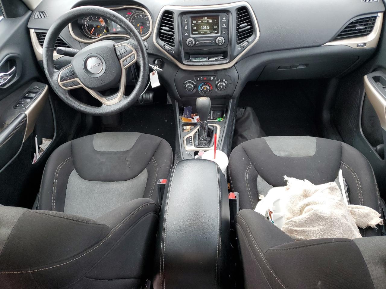 2017 Jeep Cherokee Sport VIN: 1C4PJLAS2HD236053 Lot: 82418975