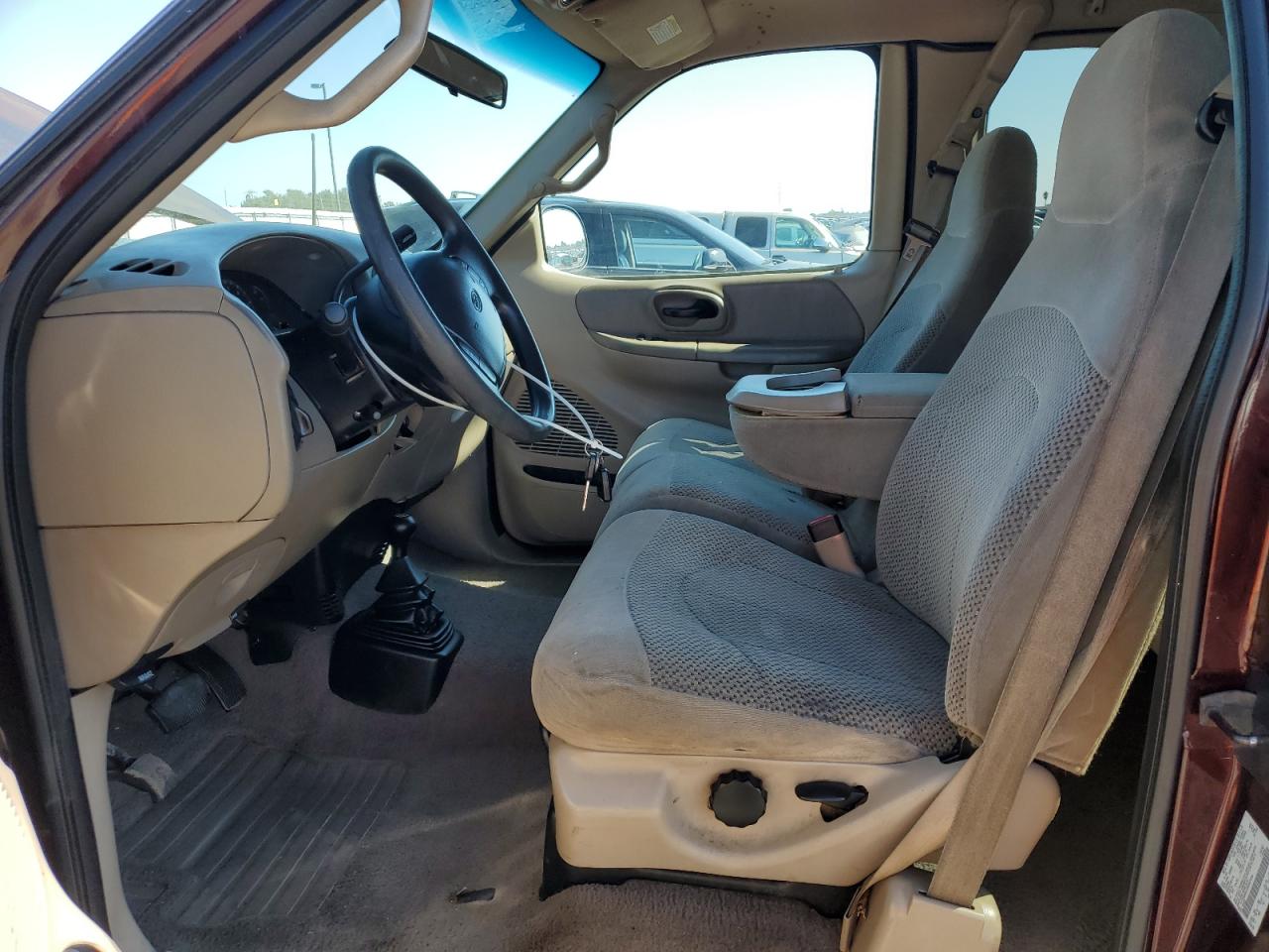 2000 Ford F150 VIN: 1FTRX08L0YKB07096 Lot: 85601605