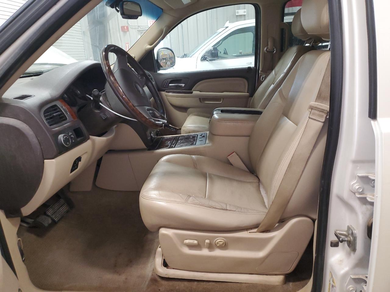 2013 GMC Yukon Xl Denali VIN: 1GKS2MEF8DR171186 Lot: 86610315