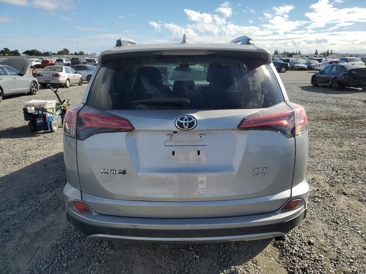 2017 Toyota Rav4 Xle VIN: 2T3RFREV5HW658578 Lot: 81882445