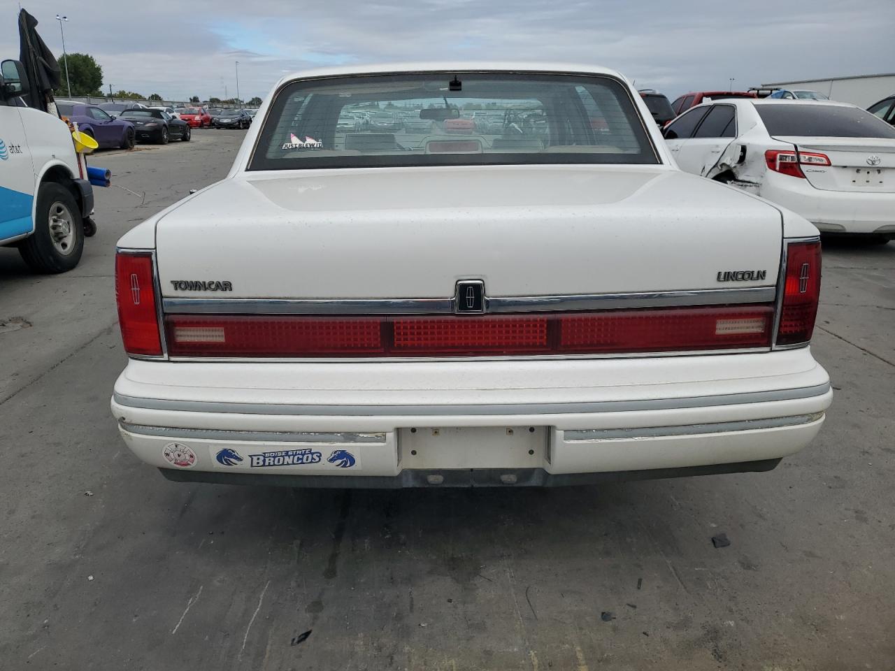 1993 Lincoln Town Car Signature VIN: 1LNLM82W7PY742162 Lot: 81420545
