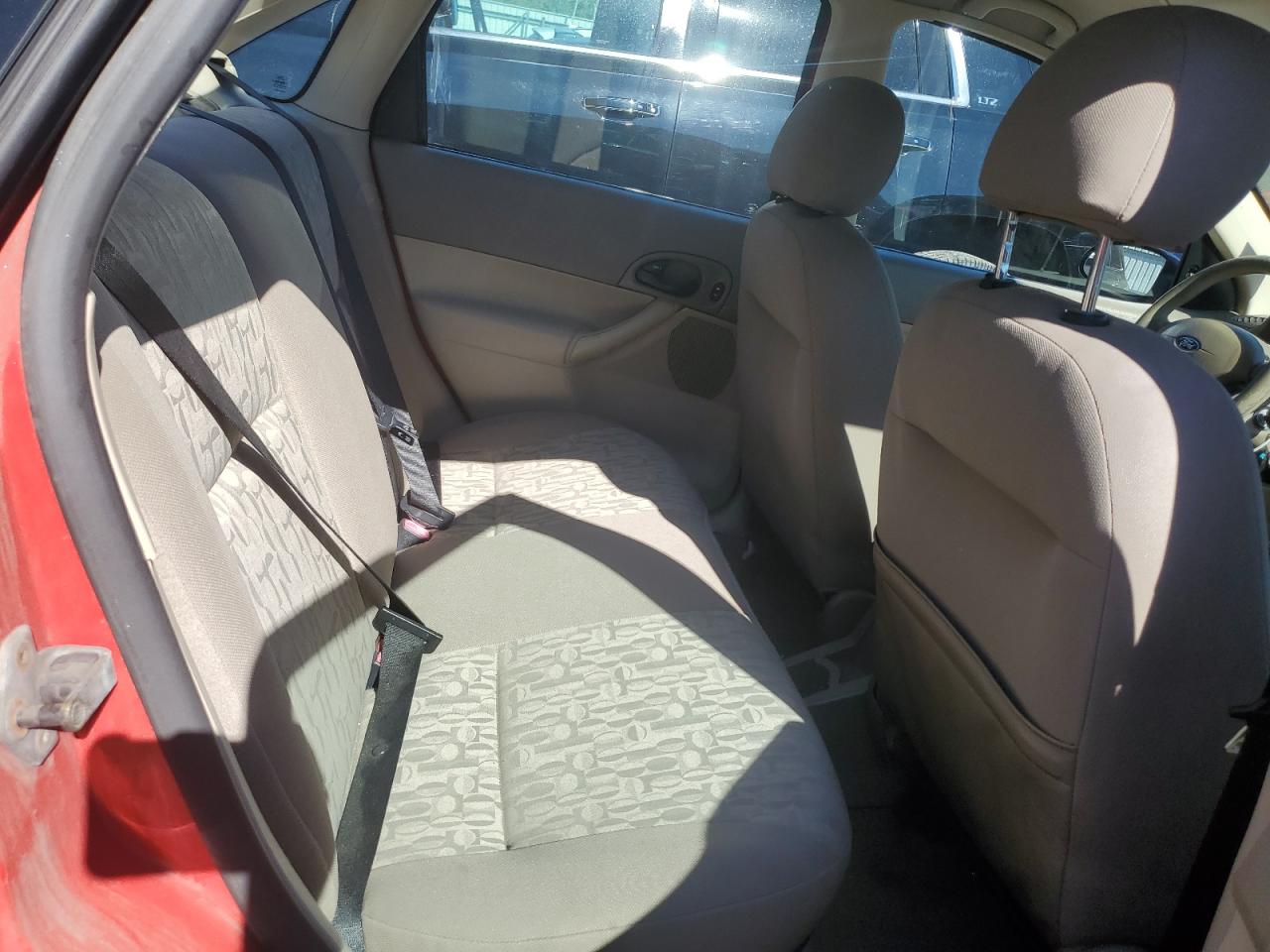 2005 Ford Focus Zx4 VIN: 1FAFP34NX5W220530 Lot: 85170255