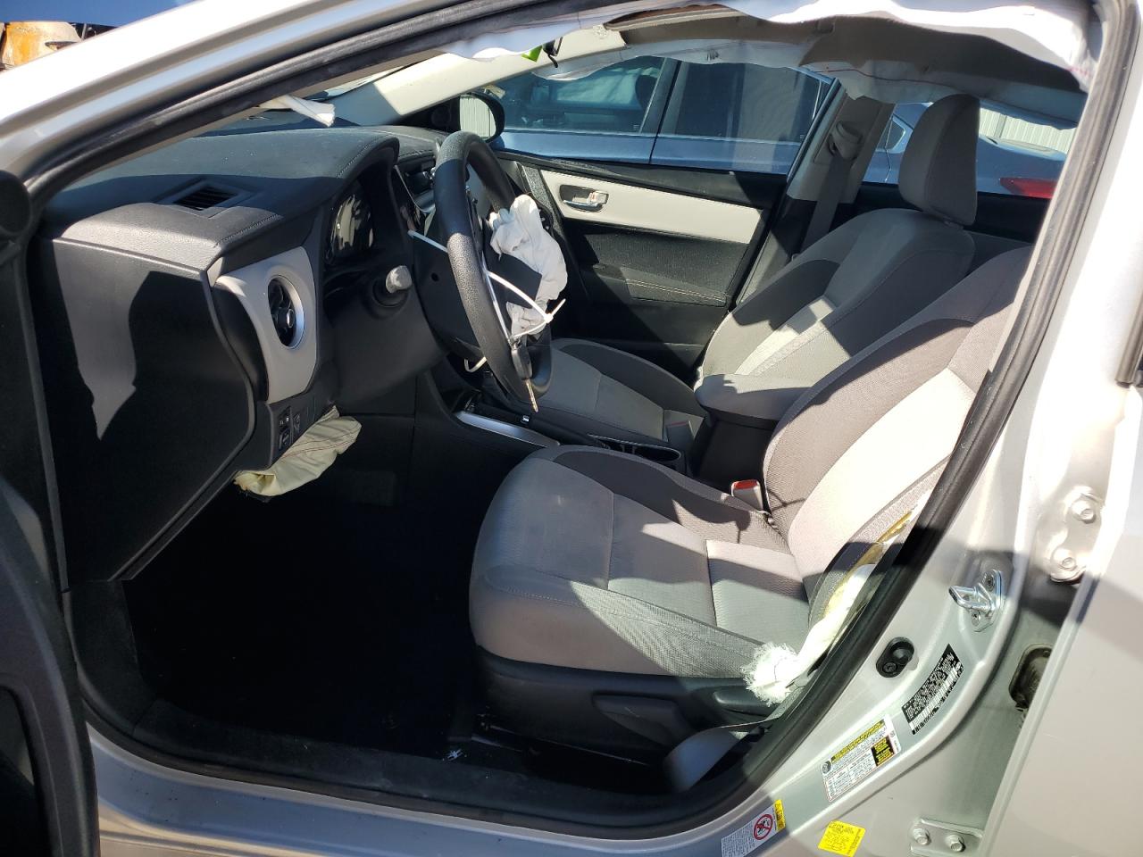 2018 Toyota Corolla L VIN: 5YFBURHE5JP833060 Lot: 85713845