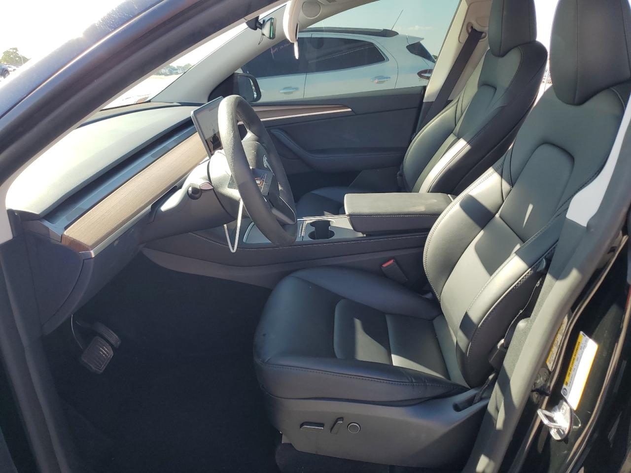 2024 Tesla Model Y VIN: 7SAYGDED9RF089599 Lot: 84059915