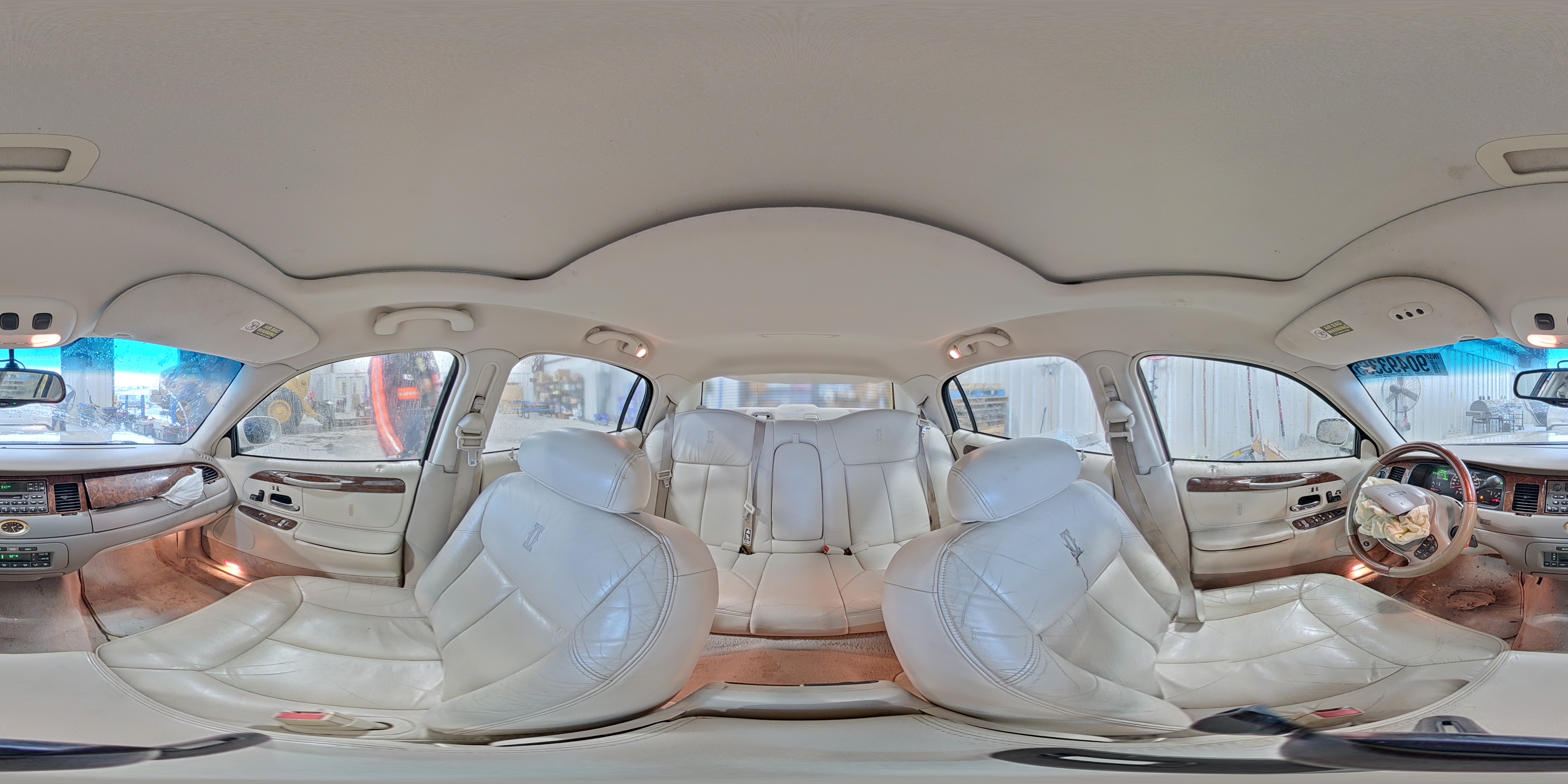 2001 Lincoln Town Car Cartier VIN: 1LNHM83W21Y722946 Lot: 90493365