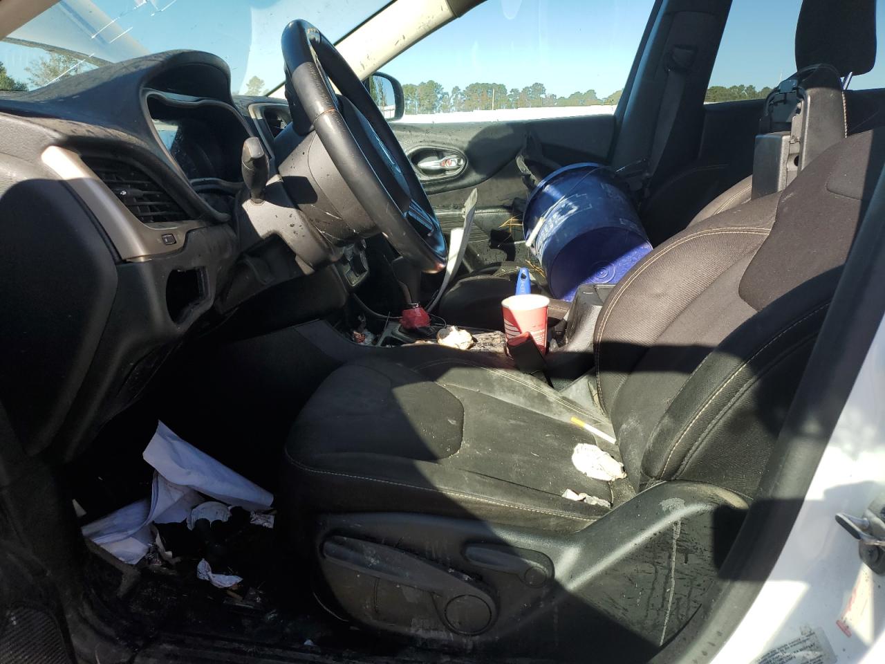 2015 Jeep Cherokee Latitude VIN: 1C4PJLCB0FW683513 Lot: 82523105